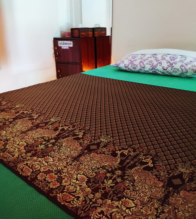 Buriram Raised Sturdy Massage Table
